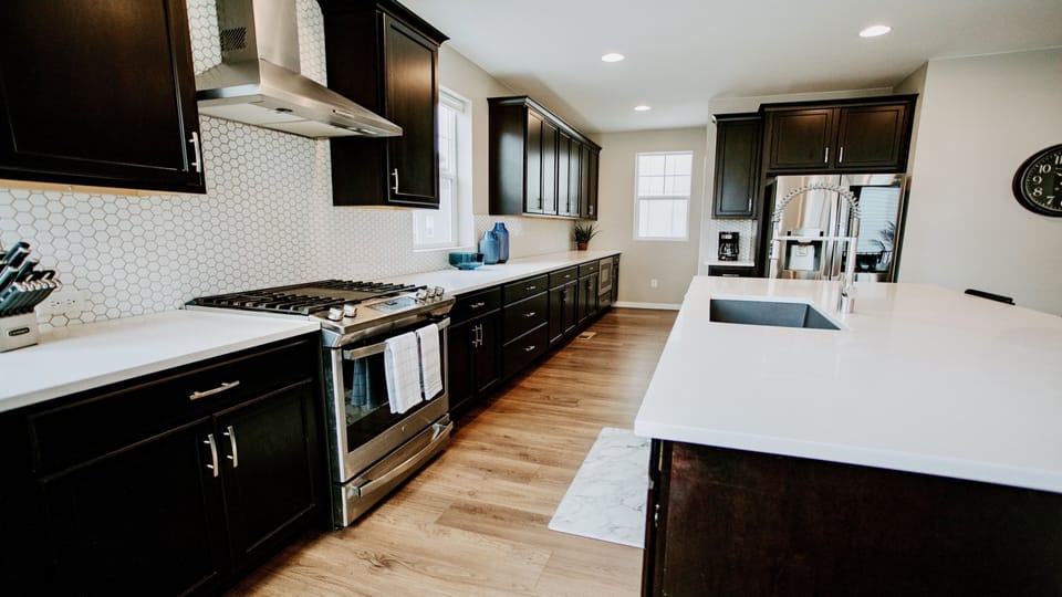 Luxurious Kitchen: Fully Equipped with All the Modern Accessories You Need.