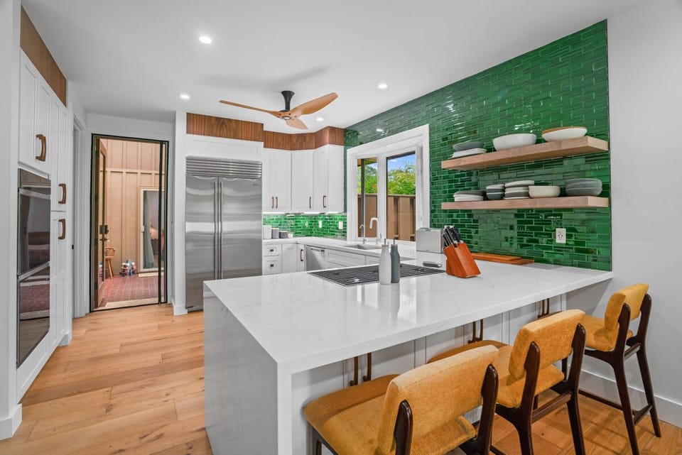 Brand new Kitchen and Large counter spaces 