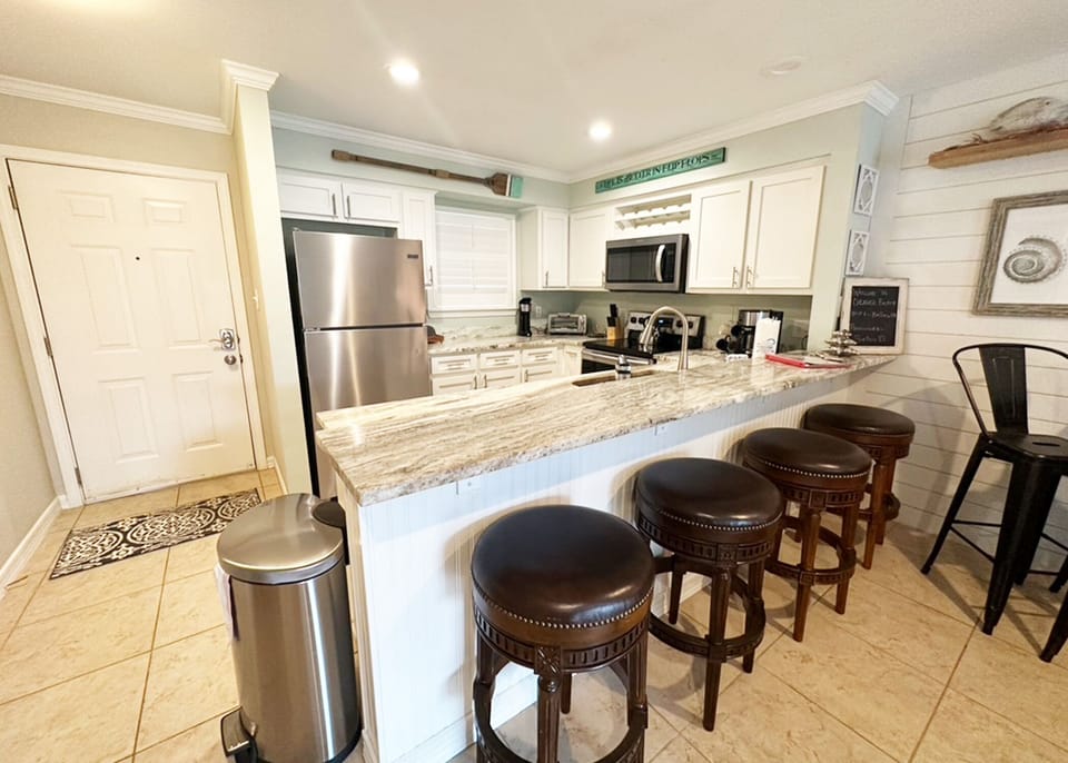 Bayview 81. 2 bedroom 2 bathroom. Sleeps 6. Managed by Island Rentals.