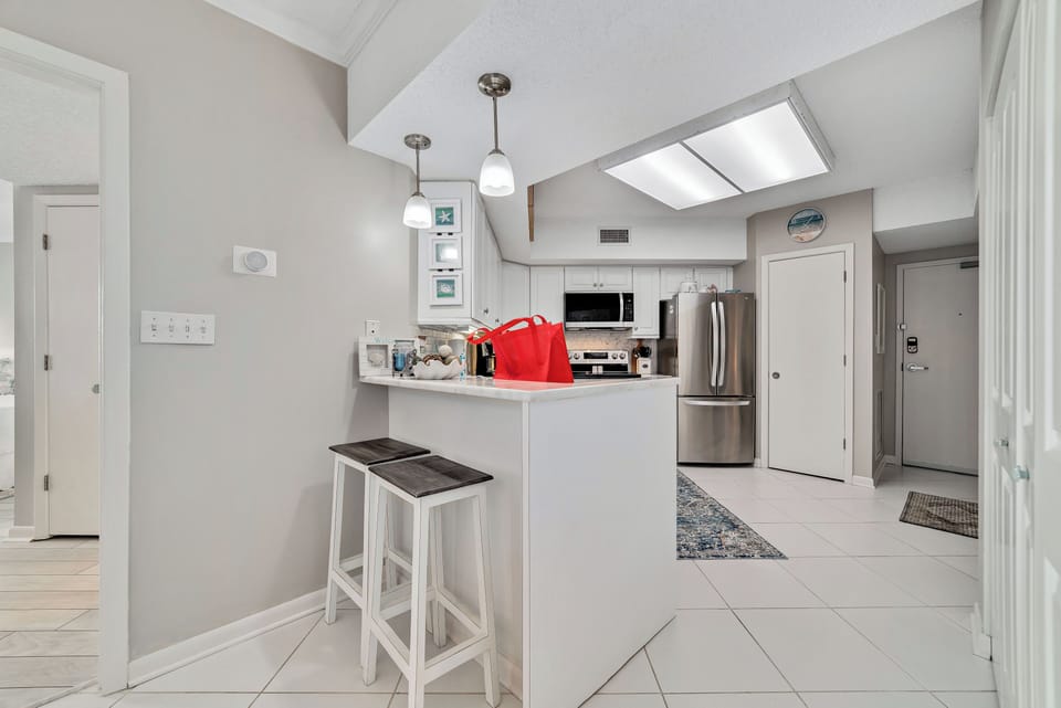 Breakfast bar and kitchen