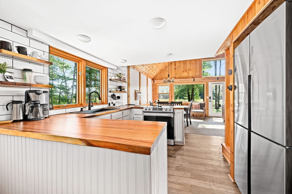 Cabin 1: Kitchen