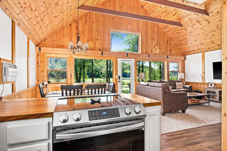 Cabin 1: Kitchen