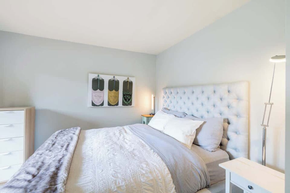 Master Bedrom (main floor)