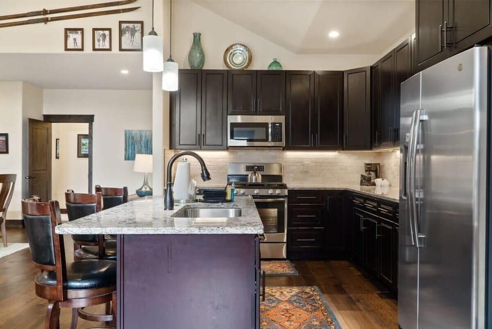 Easily prepare meals for your group in the fully equipped kitchen!