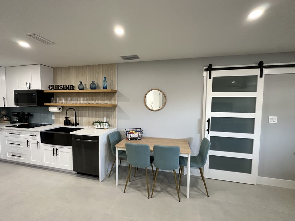 Dining table comfortably seats 4-6
