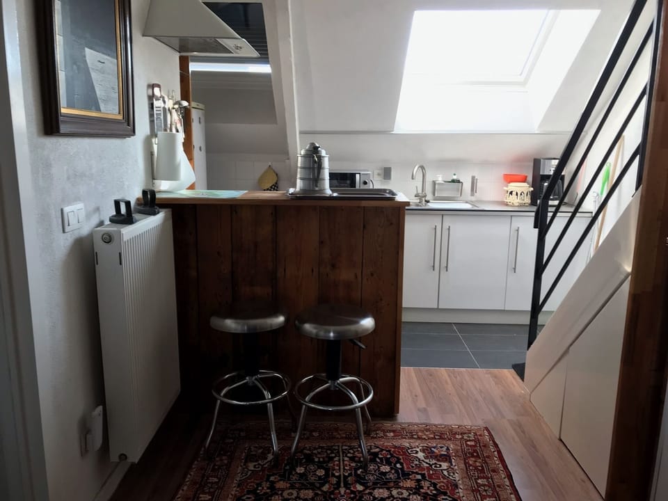 kitchen with bar of suite 4