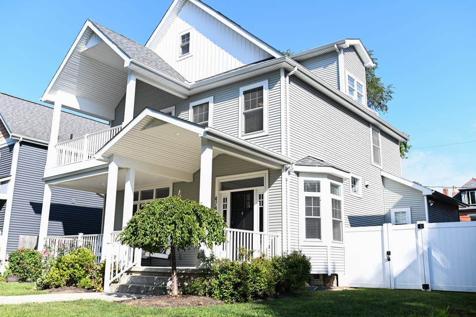 Modern elegance meets comfort in this spacious, luxurious home just moments away from OSU. Your oasis in the heart of convenience.