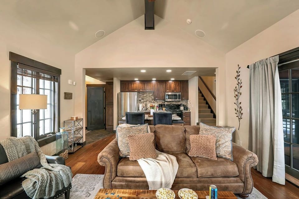 🌟🏡 Experience the beauty of togetherness in Encore Cottage with its spacious open floor plan! Effortlessly flow from the cozy living area to the dining space and kitchen, making every moment a shared adventure! 🍽️❤️