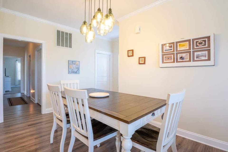 Traditional Dining Table for 6