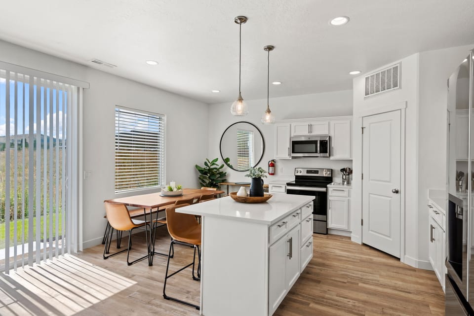 Kitchen/Dining Area