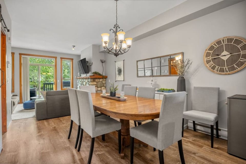 Dining area with seating for 6 at the table and 2 at the island.
