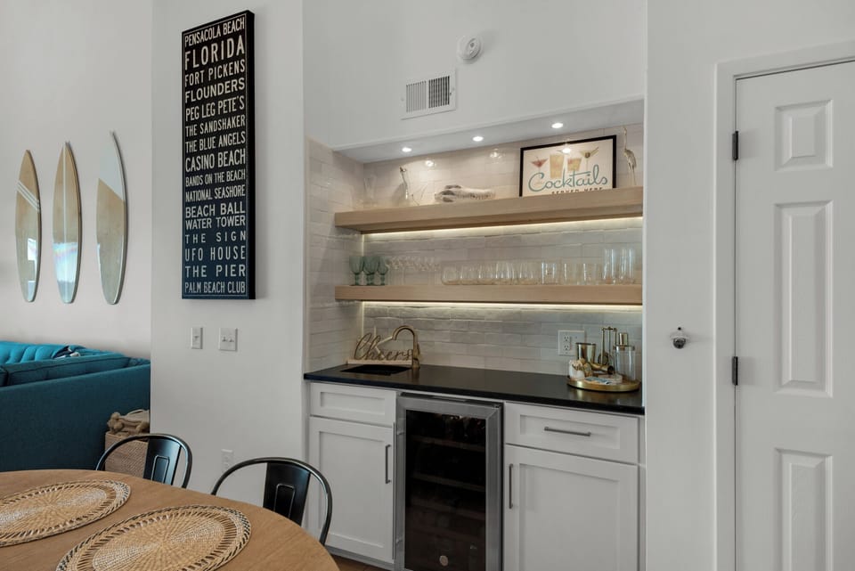 Wet Bar and Wine fridge