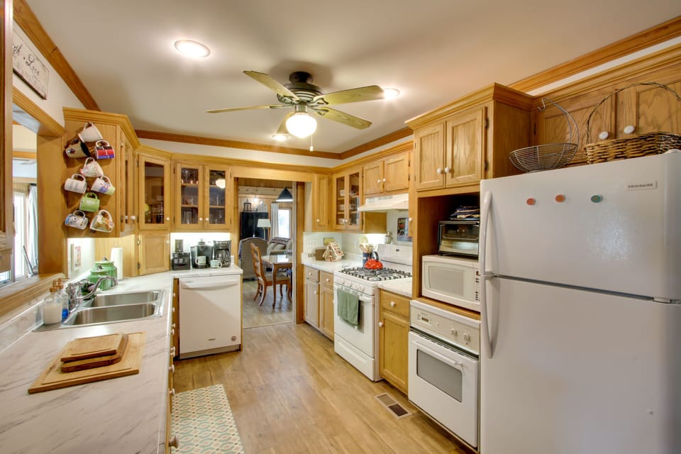 Kitchen | Ovens | Coffee Maker | Dishware & Flatware