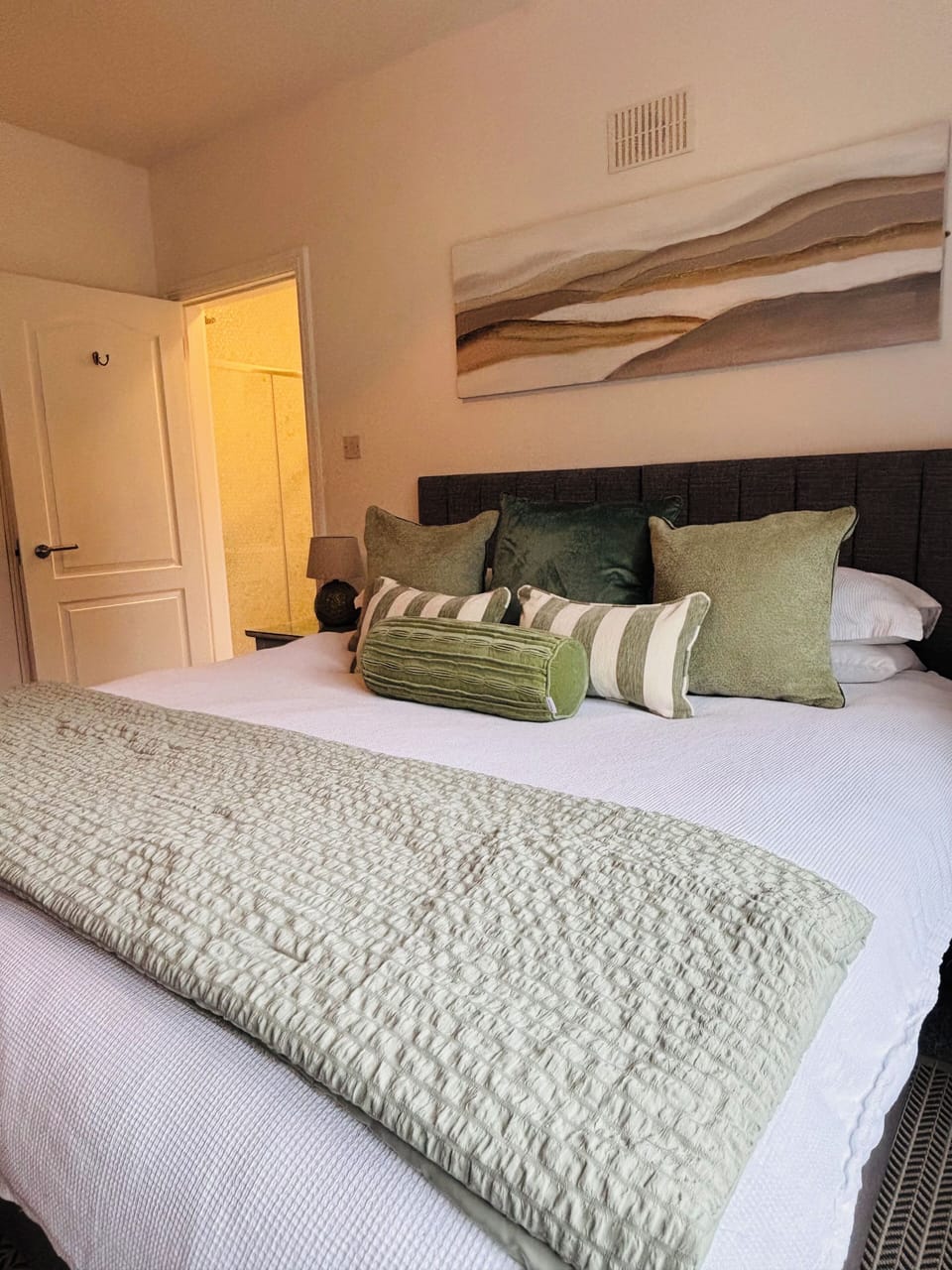 Super Kingsize Bedroom Setup