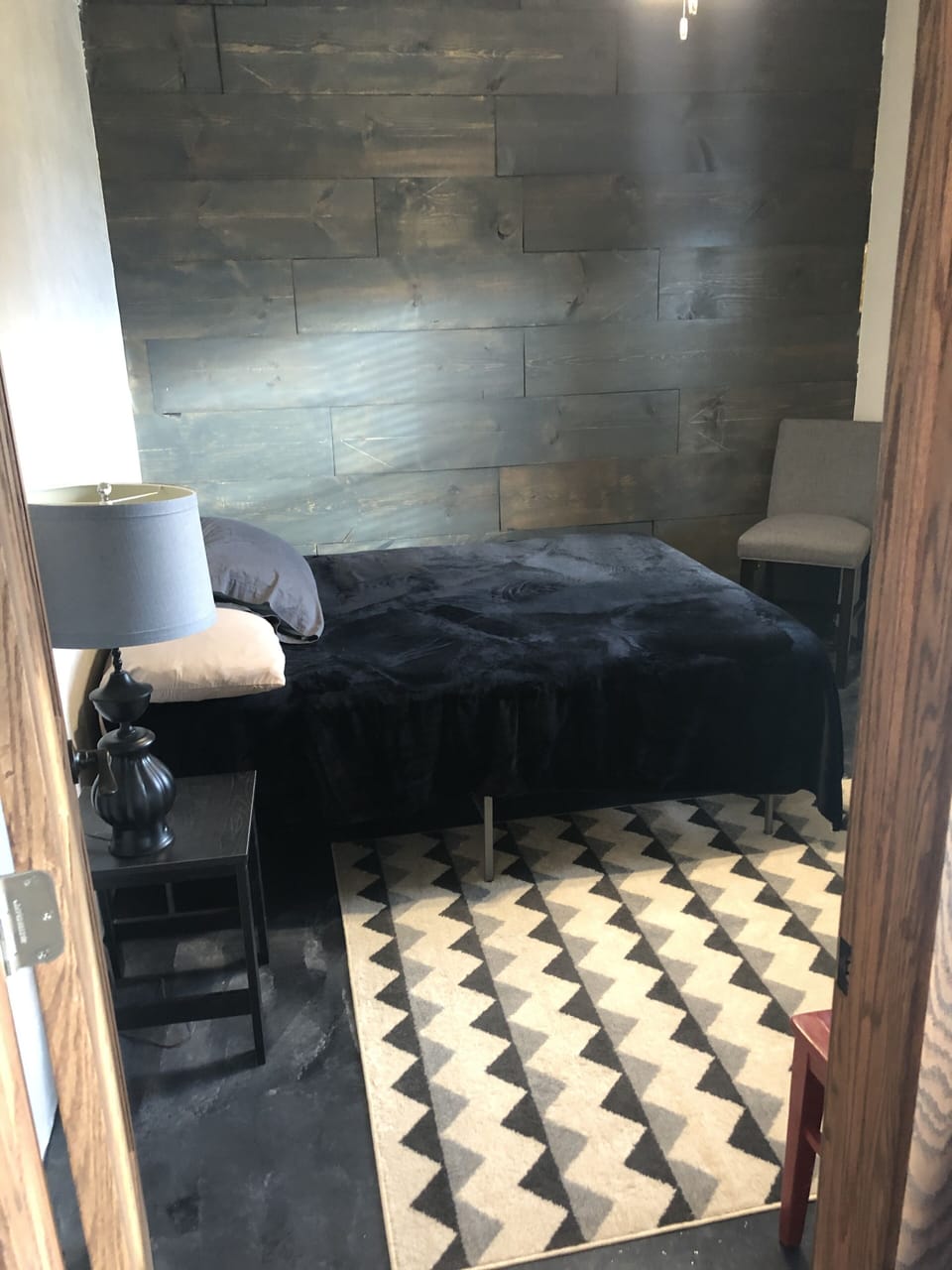 the arrow room with queen size bed overlooking the lake