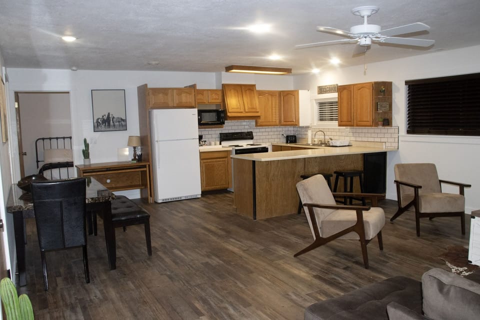 Spacious open room with lots of seating options for your crowd. 