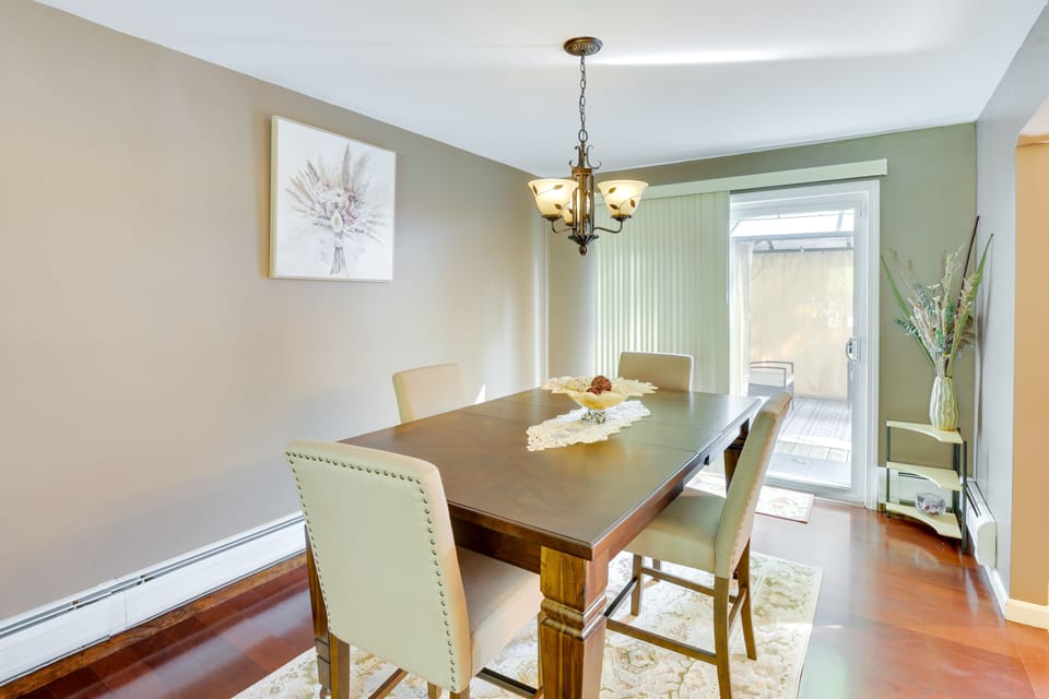 Dining Area | 1st Floor | Dishware/Flatware | Trash Bags/Paper Towels