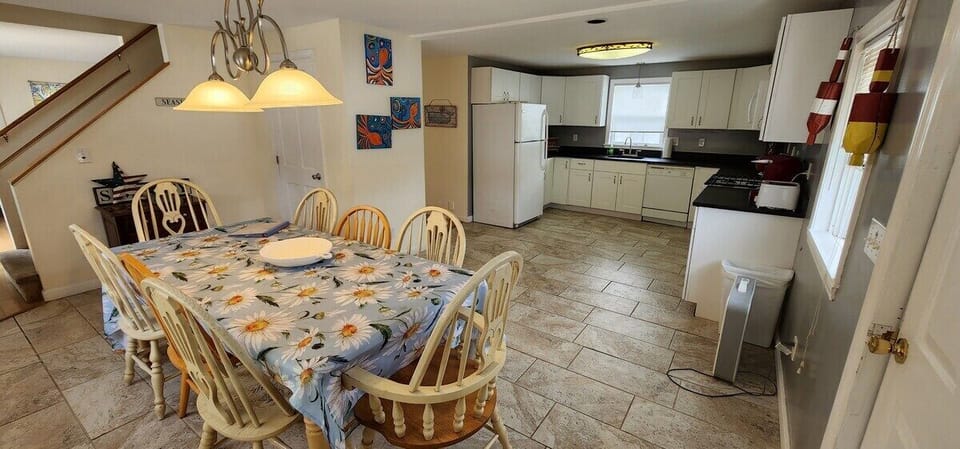 kitchen/dining room