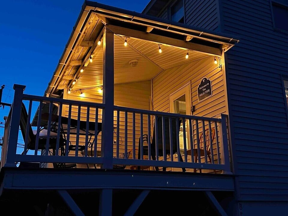 Backyard deck off of the kitchen/dining room
