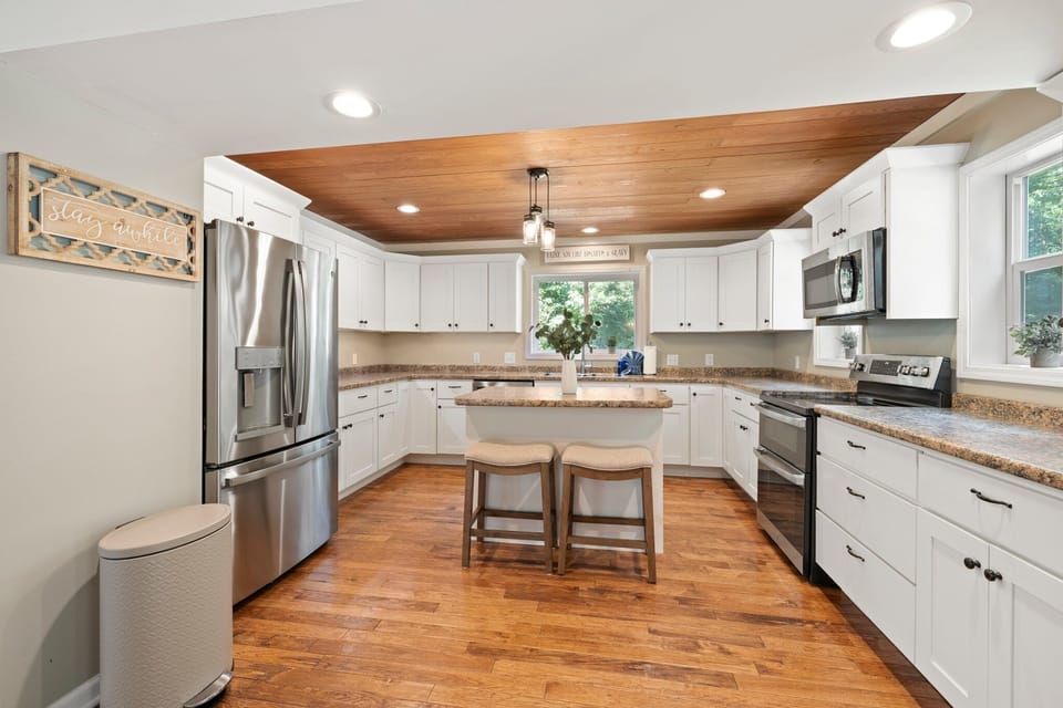 Five burner stovetop and double oven, full fridge, microwave, dishwasher & more