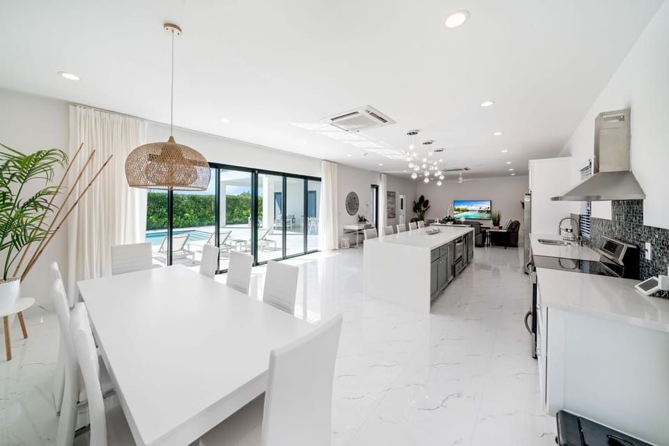 Dining Area (1)