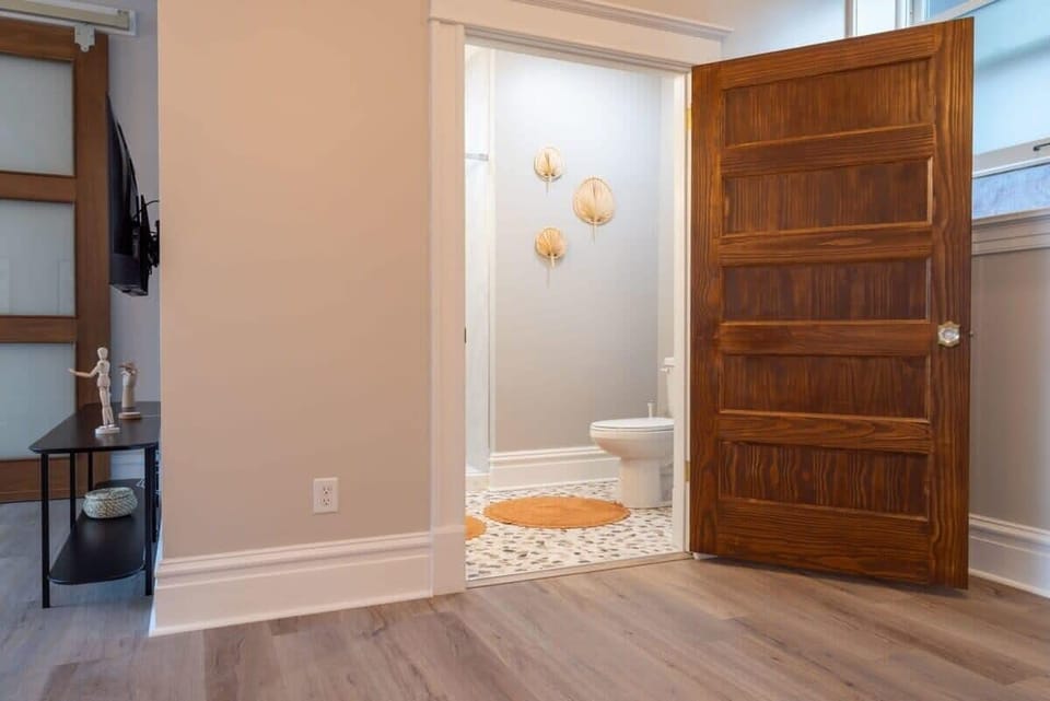 1st Floor Full-size Bathroom