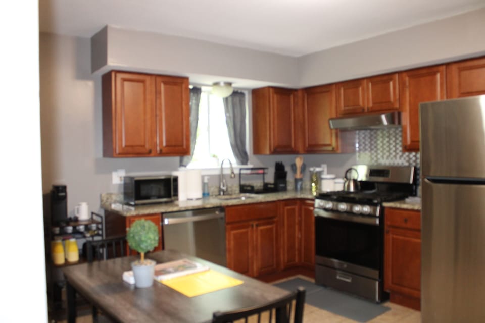 Full kitchen 