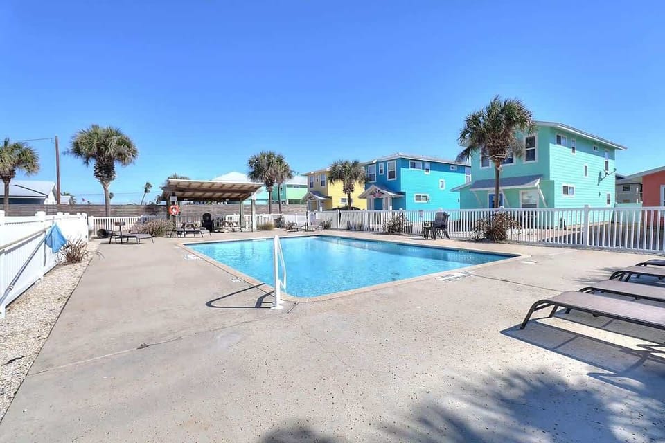 Dive into relaxation at our vibrant community pool – where fun meets tranquility!