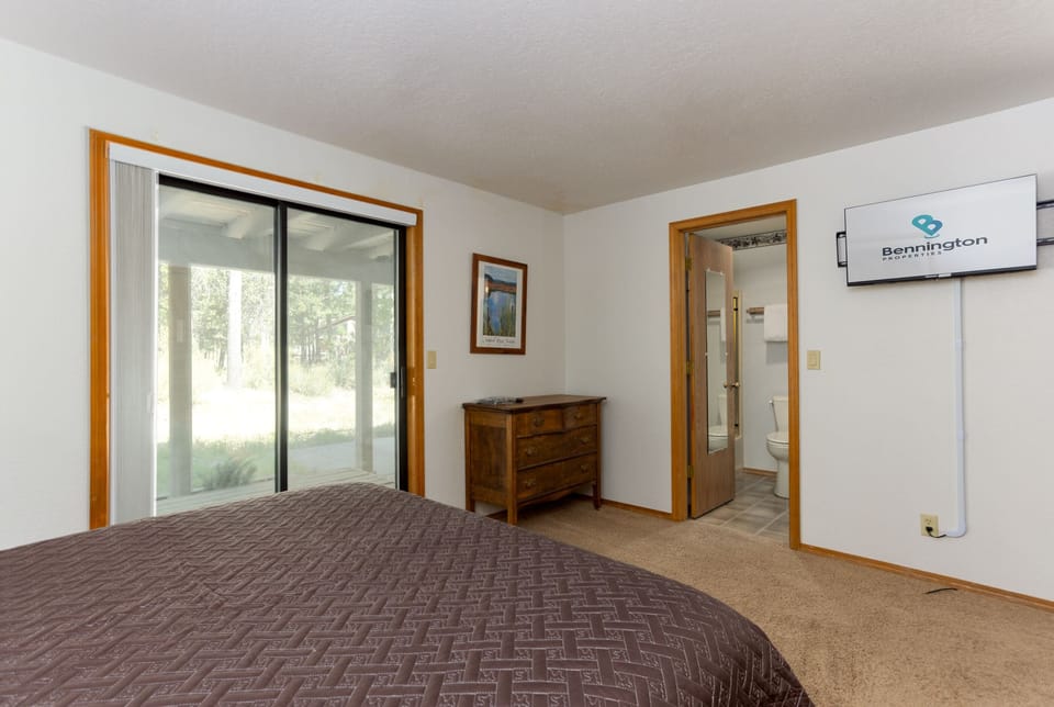 Queen Bedroom 2 - Downstairs