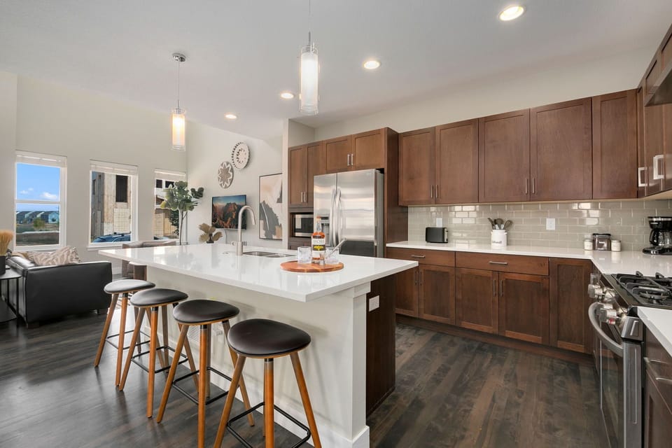 Chef's Kitchen with Large Kitchen Island | Breakfast Bar | Seating for 4!