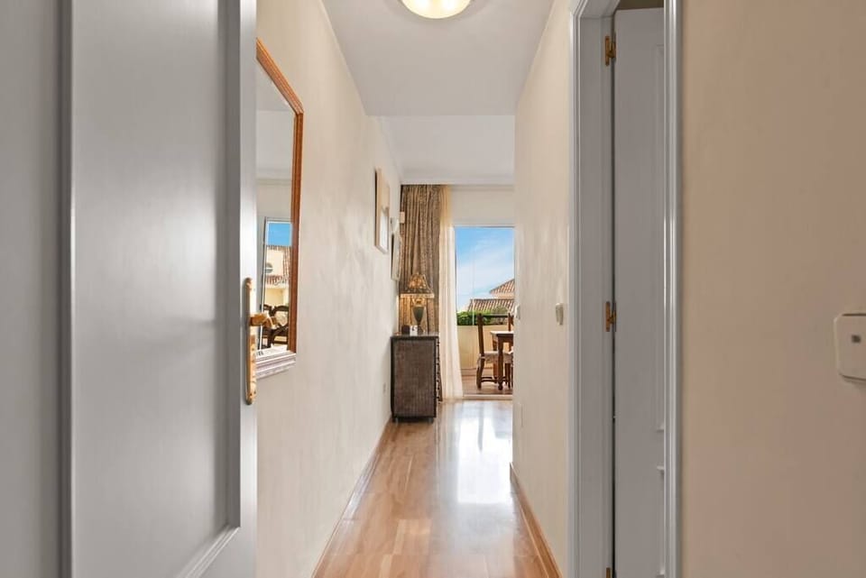 Hallway to the livingroom
