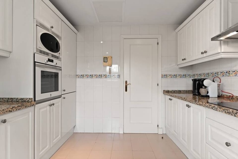 Modern and fully equipped kitchen to prepare meals during your stay.