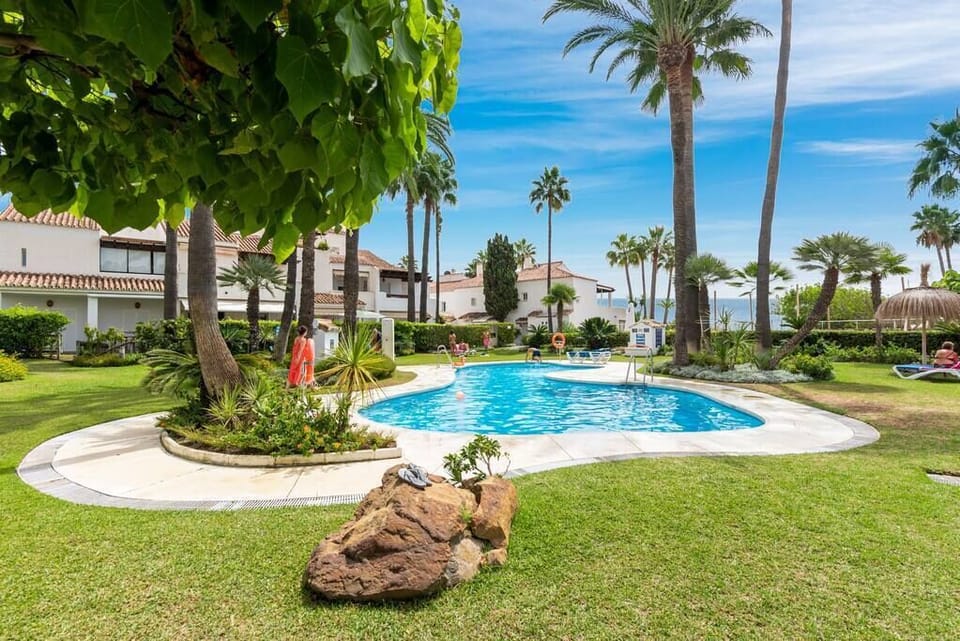 In this urbanization you have access to an incredible swimming pool. (1)