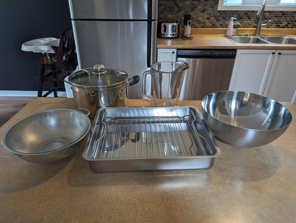 Roasting pan, big bowl, strainer, big pot and pitcher 