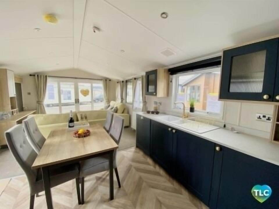 View of Kitchen & Lounge