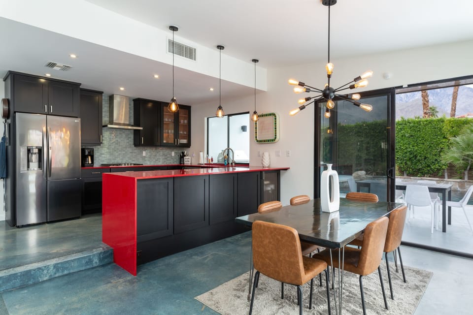 Kitchen & dining area