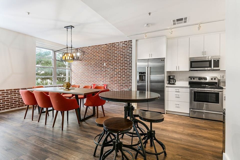 Kitchen/Dining area