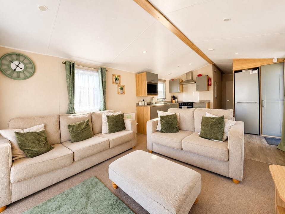 Whether you're planning short stays or last minute weekend getaways, Skegness in Lincolnshire is the perfect destination, with attractions like Skegness pier just a short drive from Southview Holiday Park Skegness.