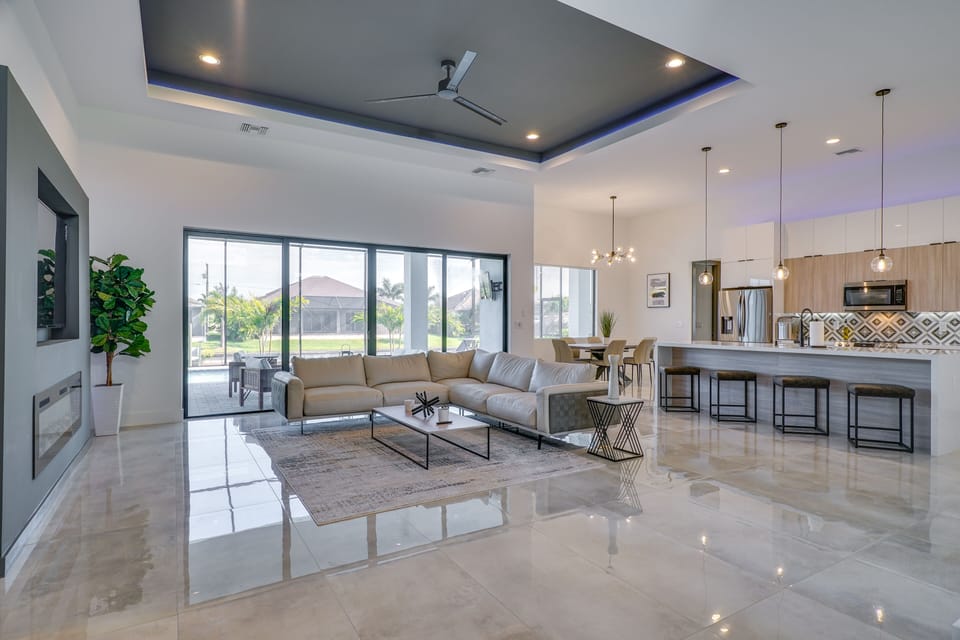 Living Room | Smart TV | WiFi | Fireplace | Central A/C