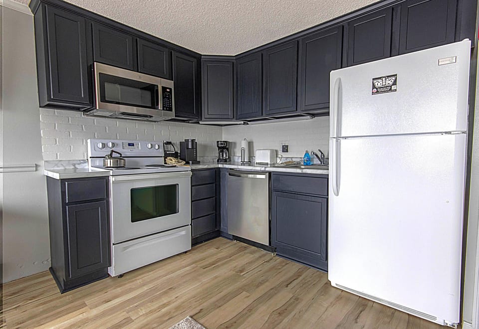 The kitchen comes fully-equipped so you can whip up delicious home-cooked meals!