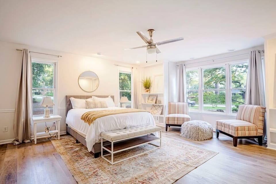 Farmhouse Master Bedroom (Queenbed).