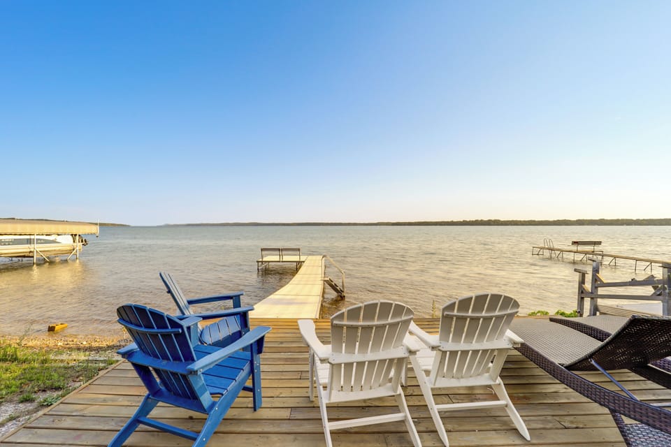 Central Lake Vacation Rental | 3BR | 2BA | 1,428 Sq Ft | 3 Steps to Enter