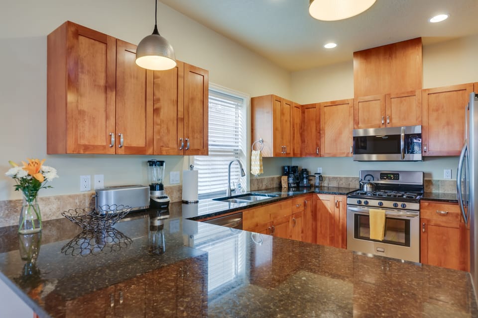 Kitchen | Equipped w/ Cooking Basics