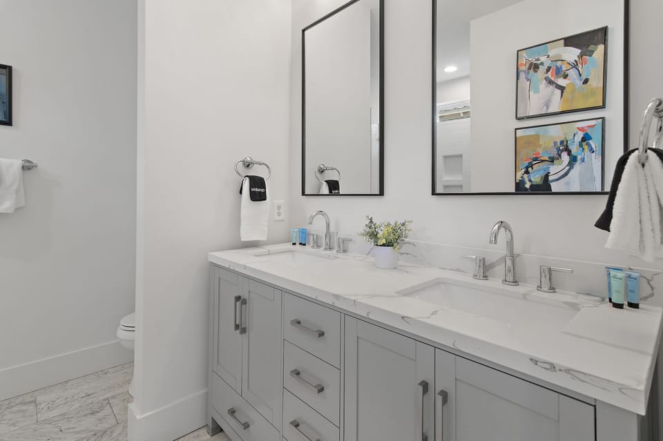 2nd floor master suite #2 bathroom