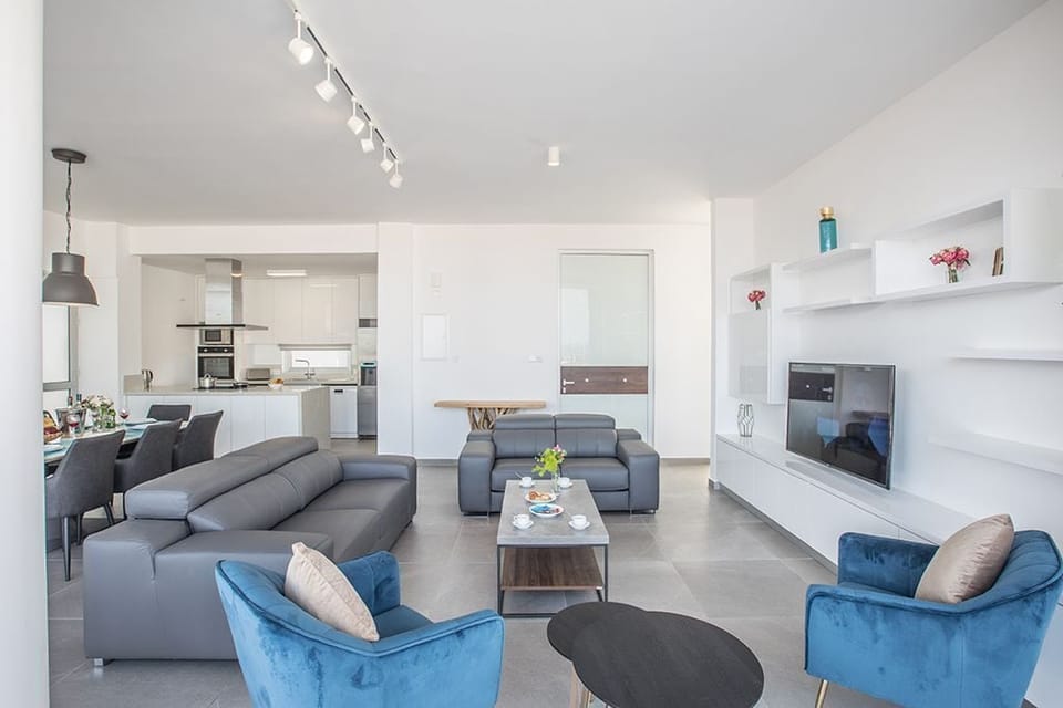 Spacious living room