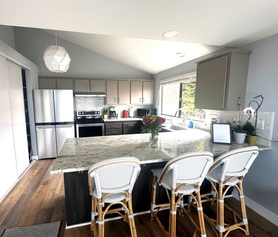 Kitchen-bar top seating