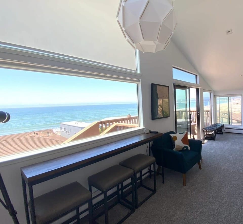 Family room bar top-ocean views
