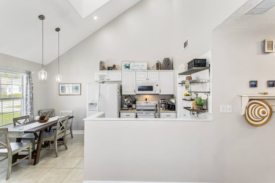 Eat in kitchen area