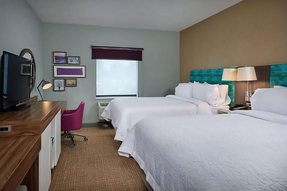 Unit with 2 Queen size beds. Exact unit will be assigned upon arrival. Views, colors and decor may vary.