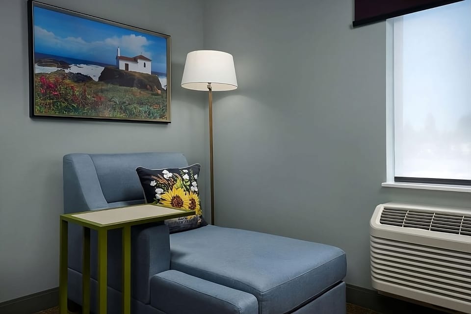 Exact unit will be assigned upon arrival. Views, colors and decor may vary.